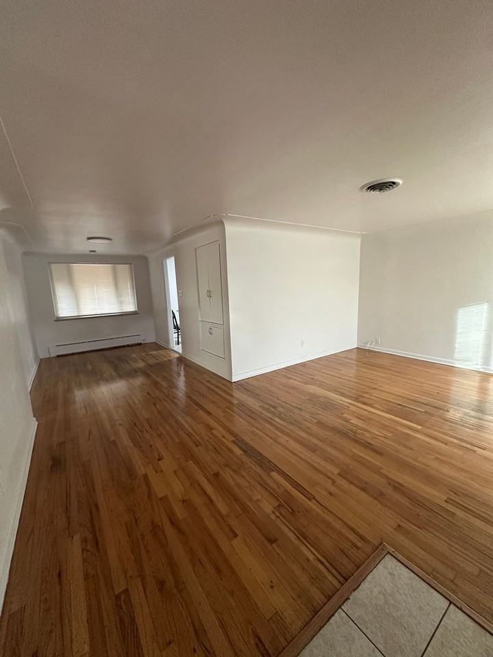 1365 West Gill Place - Photo 2 of 10