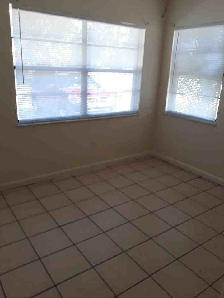 607 S County Road 419 - Photo 2 of 8