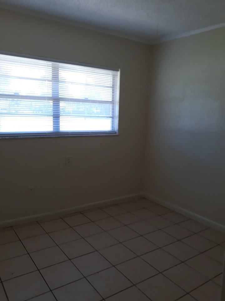 607 S County Road 419 - Photo 3 of 8