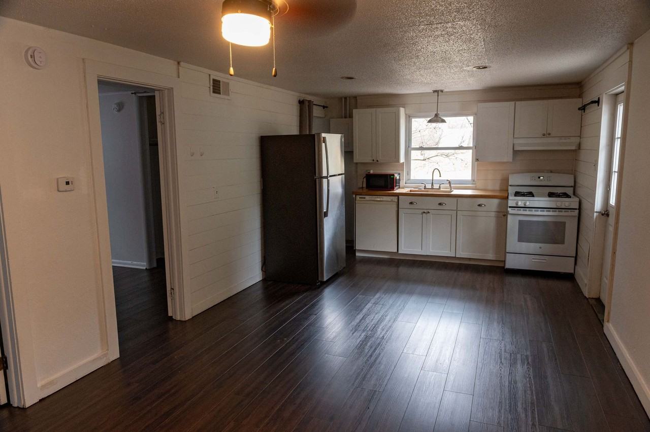 1631 S Huntington Dr - Photo 5 of 18