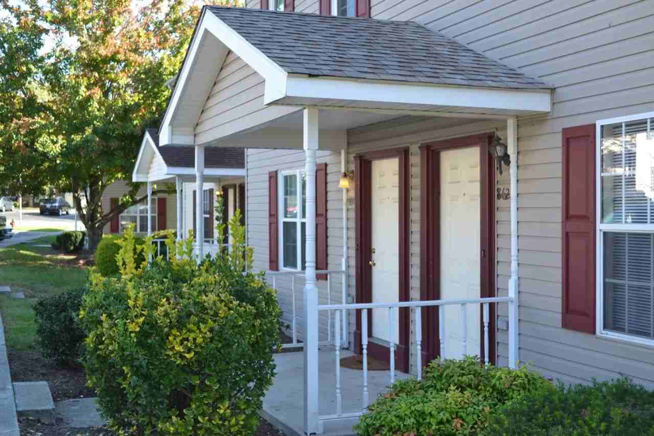 800 Patrick Henry Drive - Photo 3 of 11