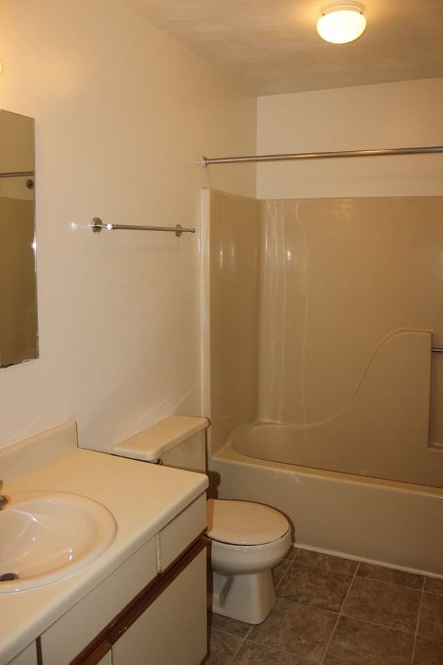 800 Patrick Henry Drive - Photo 6 of 11