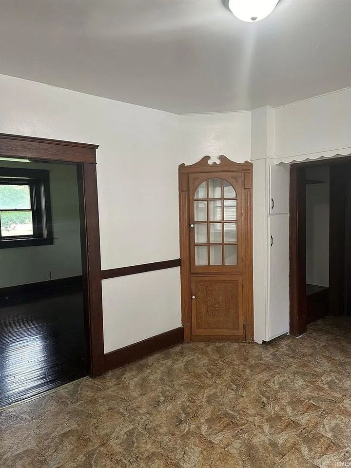 2222 Drexel Avenue - Photo 2 of 10