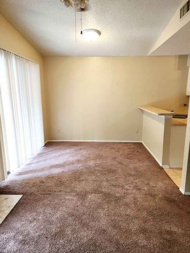 1212 Westway Cir - Photo 3 of 10