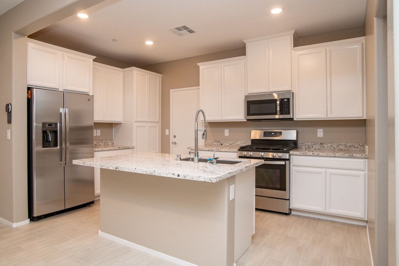 9 Alamere Falls Dr - Photo 3 of 40