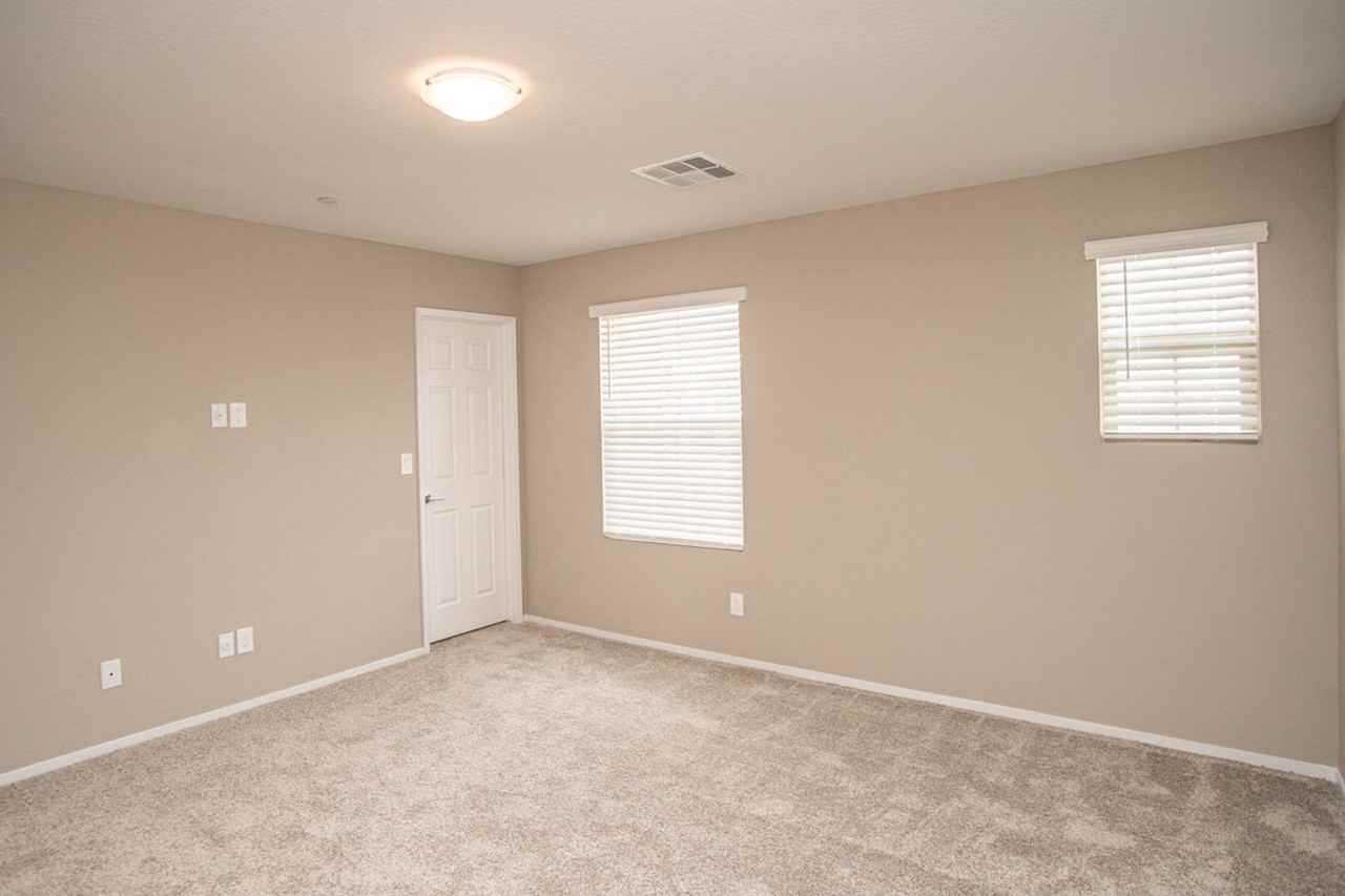 9 Alamere Falls Dr - Photo 7 of 40