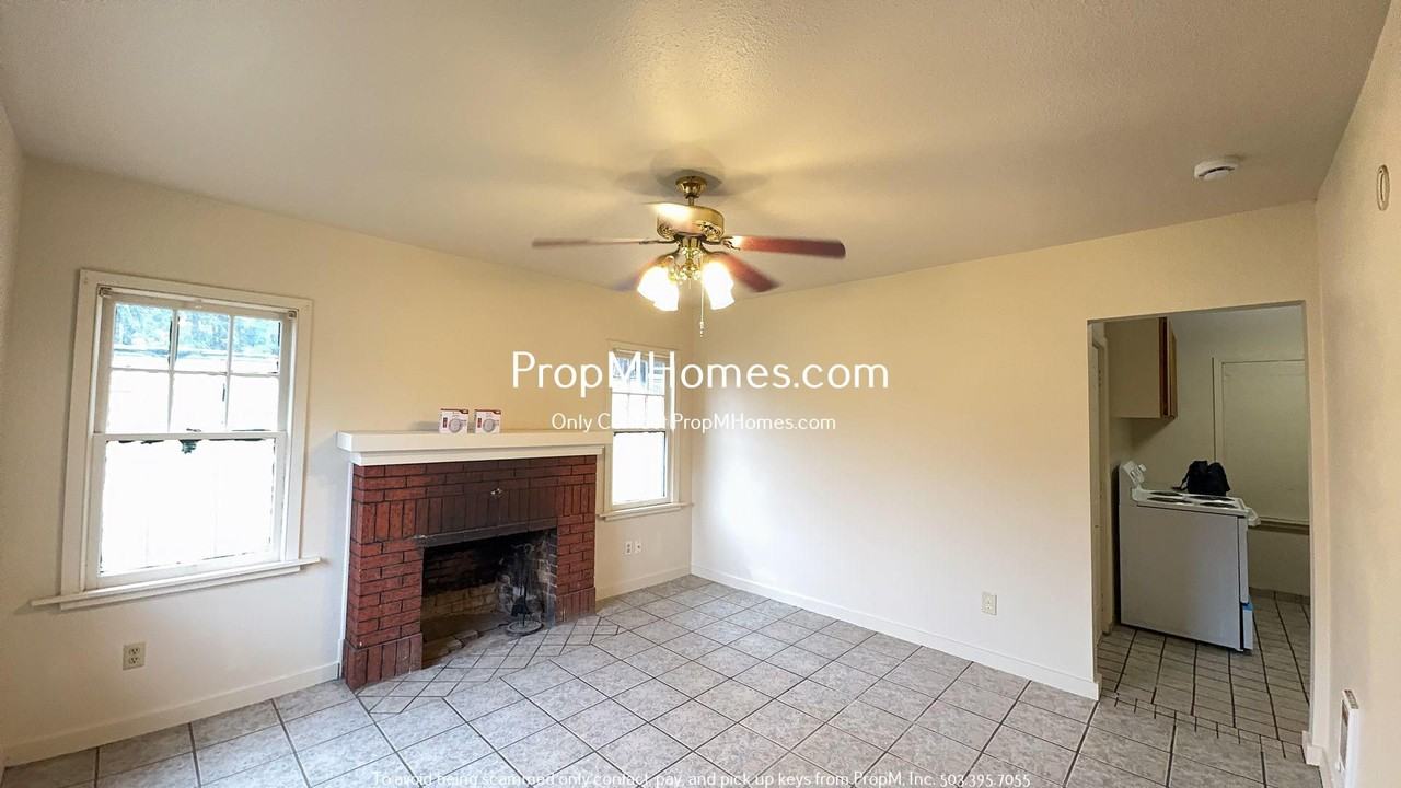 8334 Se Clatsop St - Photo 3 of 5