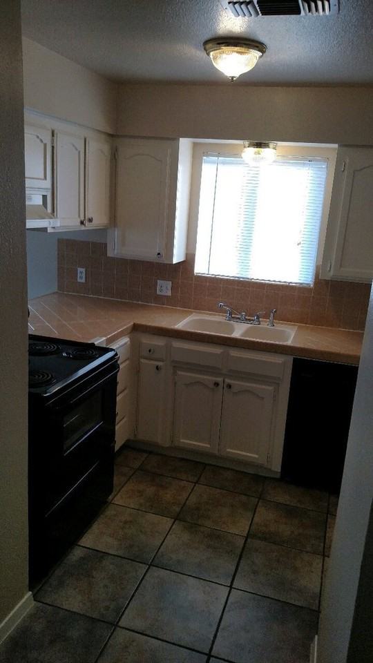 4311 N Ellendale Ave - Photo 2 of 12