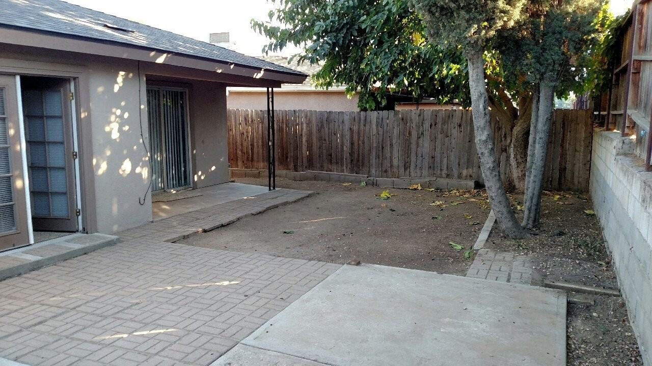 4311 N Ellendale Ave - Photo 3 of 12