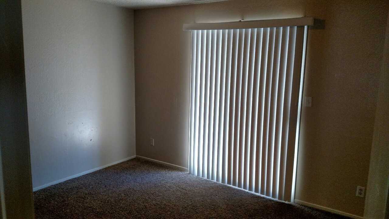 4311 N Ellendale Ave - Photo 7 of 12