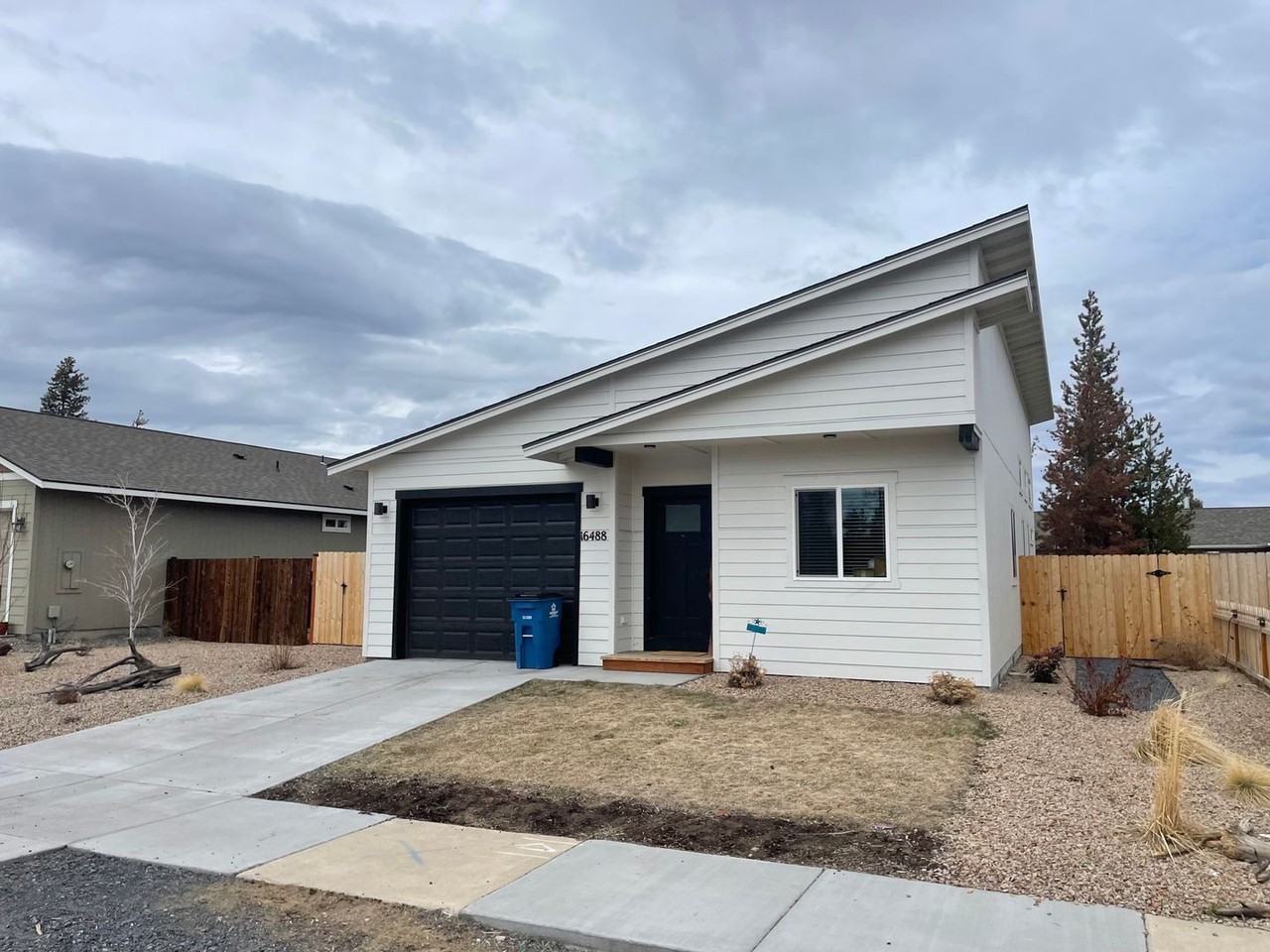 16488 Bassett Dr - Photo 4 of 14