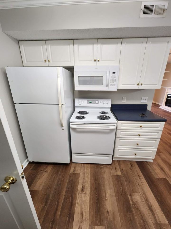 1730 Oakdale Terrace Blvd #7 - Photo 7 of 14