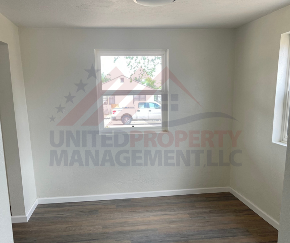 1406 W Fox St - Photo 3 of 9