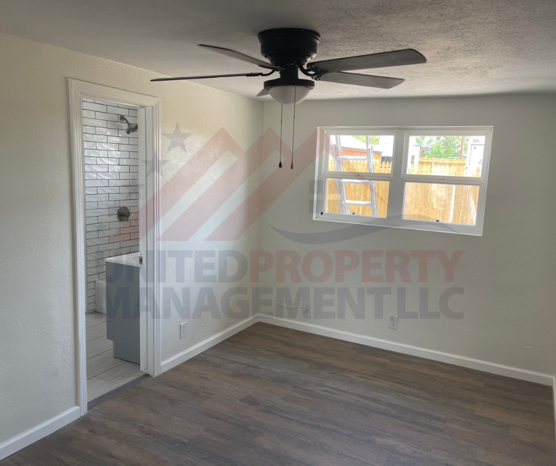 1406 W Fox St - Photo 6 of 9