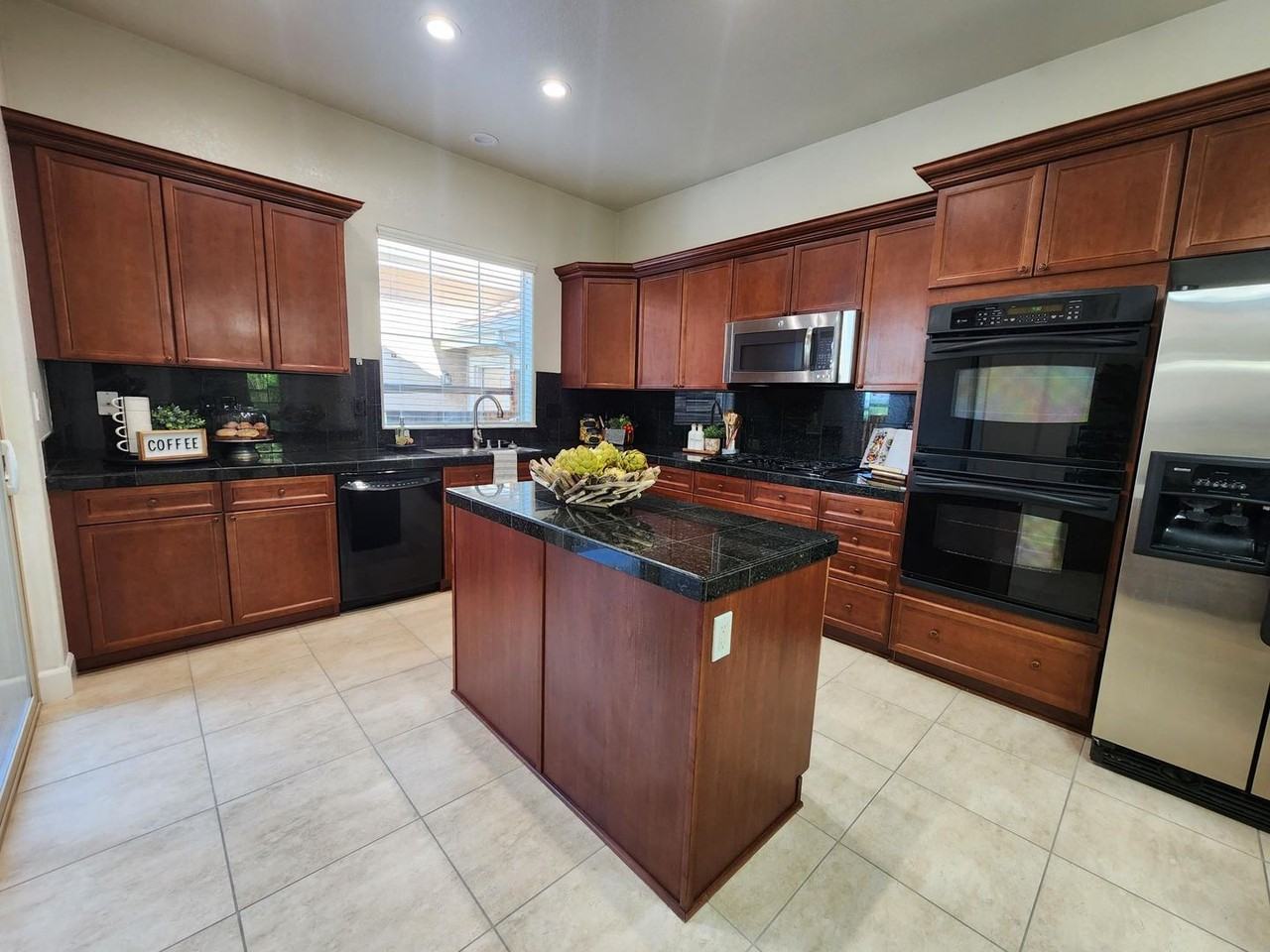 6086 Cielo Cir - Photo 2 of 9