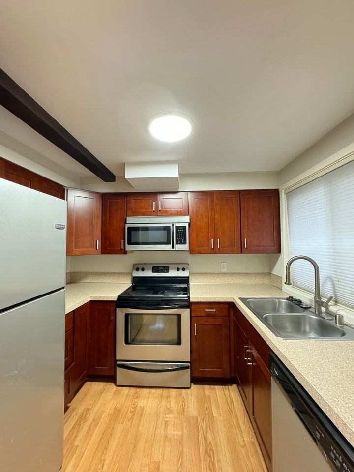 10911 Northeast 37th Place #1 - Photo 6 of 18