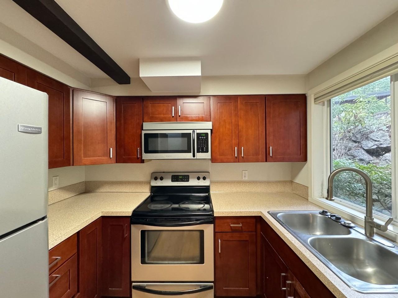 10911 Northeast 37th Place #1 - Photo 7 of 18