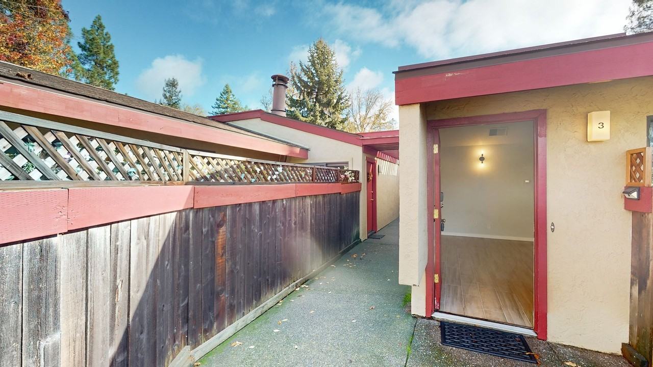 3 Redwood Ct - Photo 3 of 23