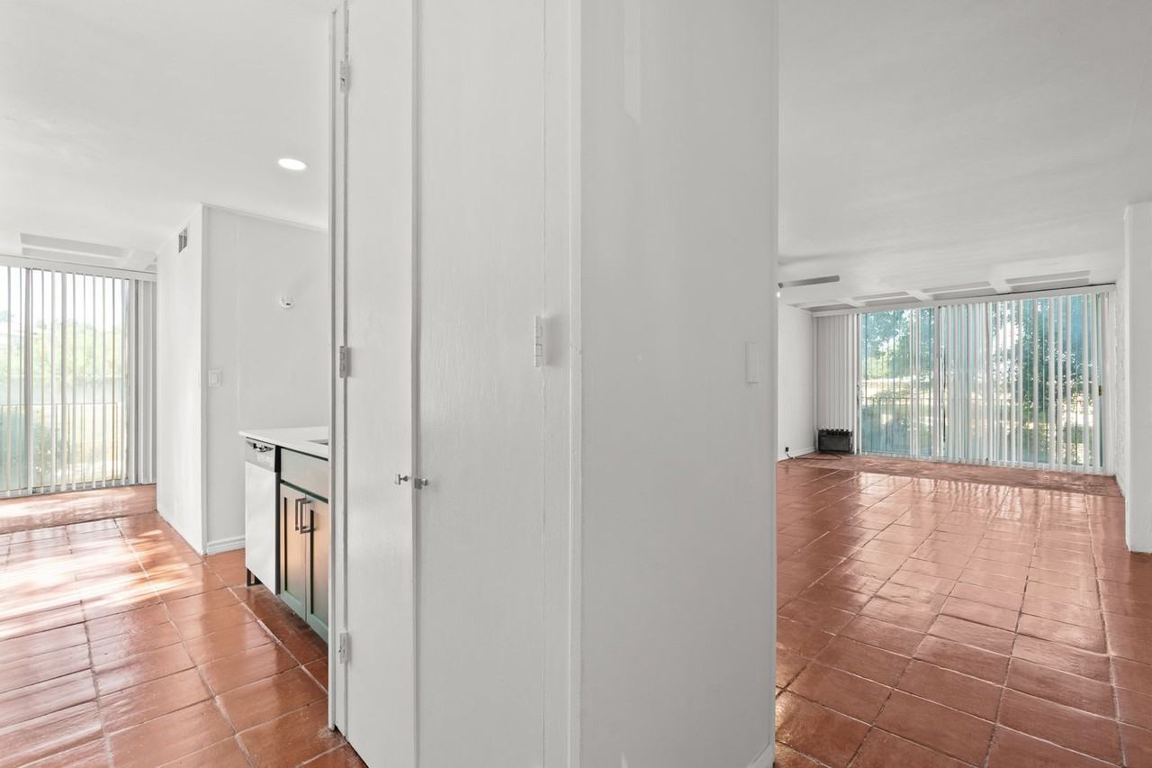 Four Oaks Apartments - Photo 2 of 19