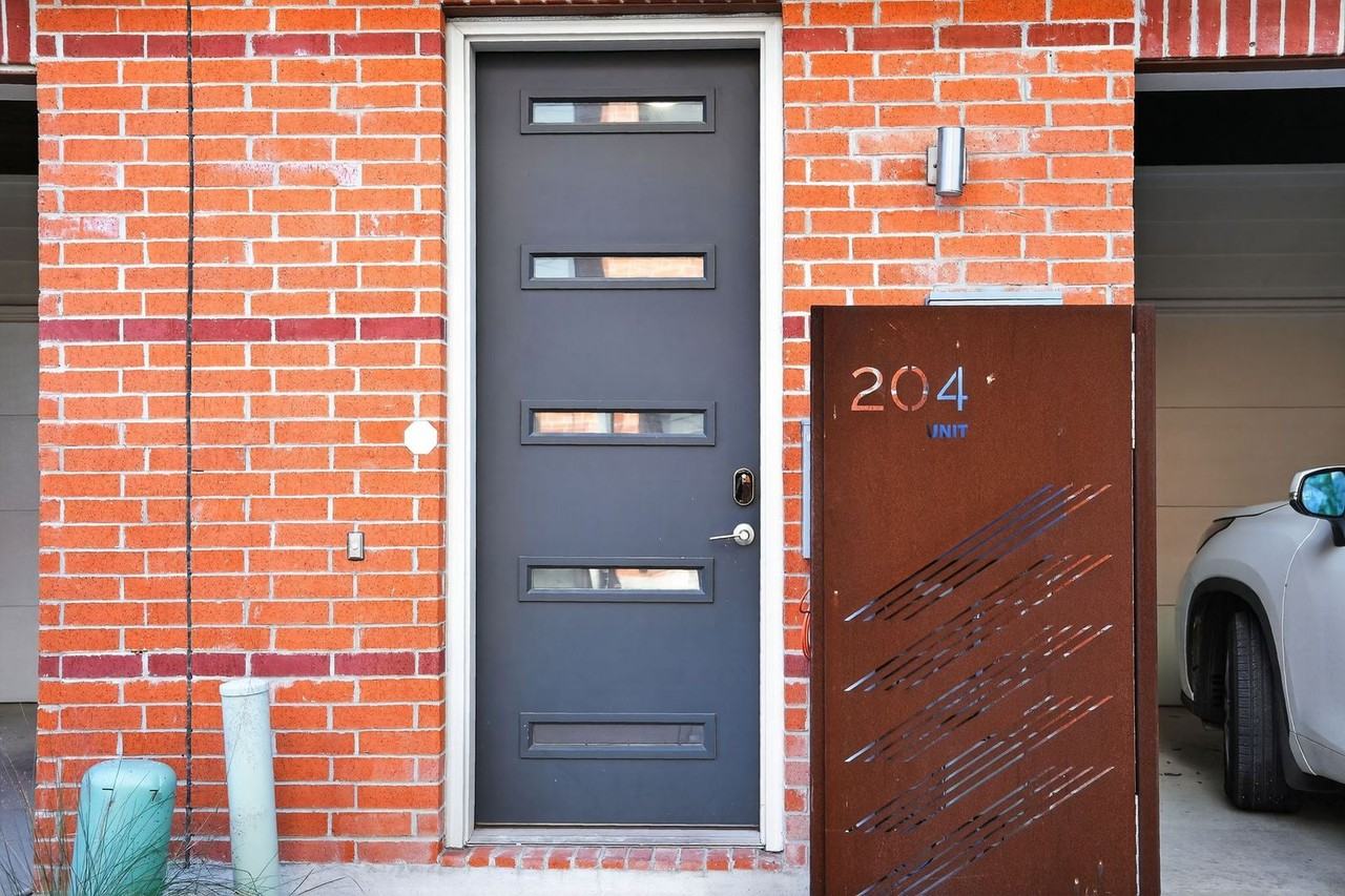 1606 N Hackberry #204 - Photo 2 of 30