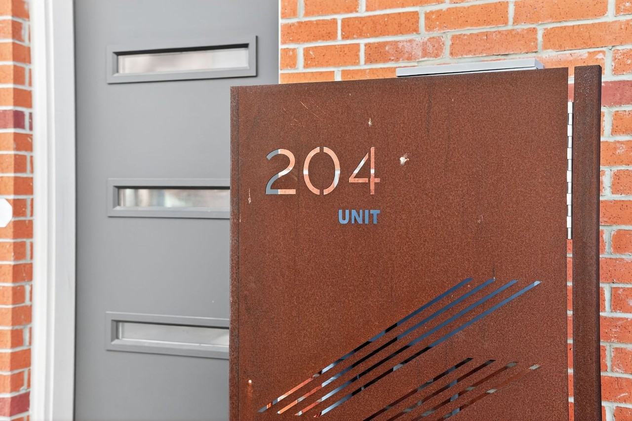 1606 N Hackberry #204 - Photo 3 of 30