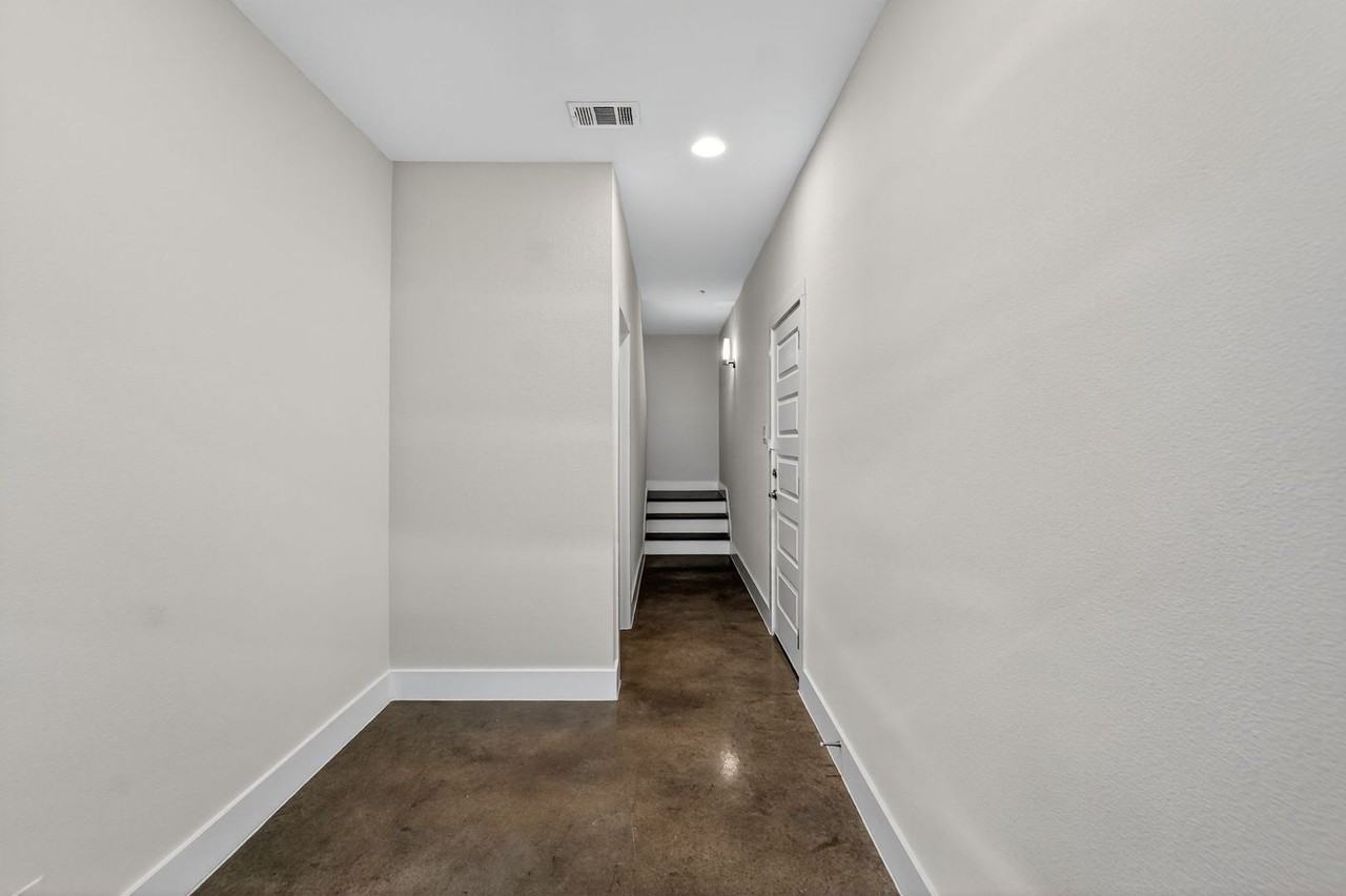 1606 N Hackberry #204 - Photo 6 of 30