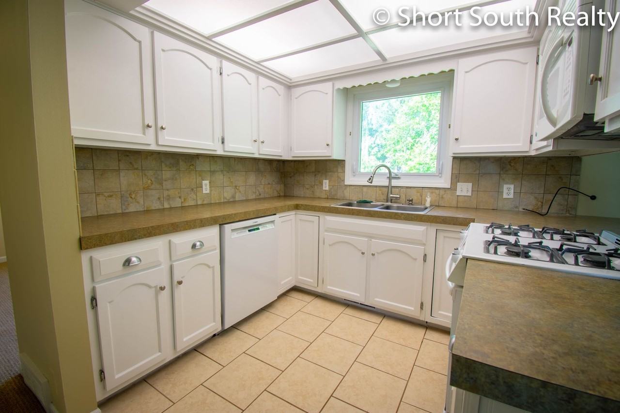 6881 Young Avenue Northeast - Photo 3 of 18