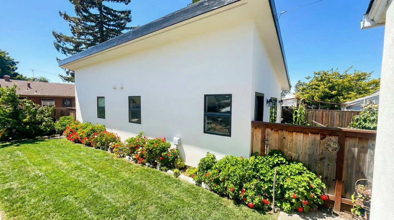 20071 Camden Ave - Photo 3 of 7