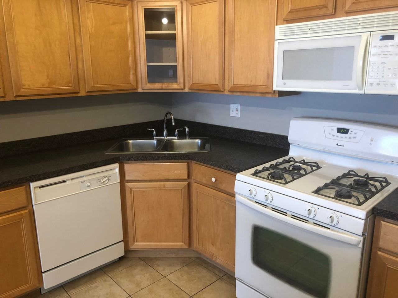 10121 Hartford Ct - Photo 6 of 7