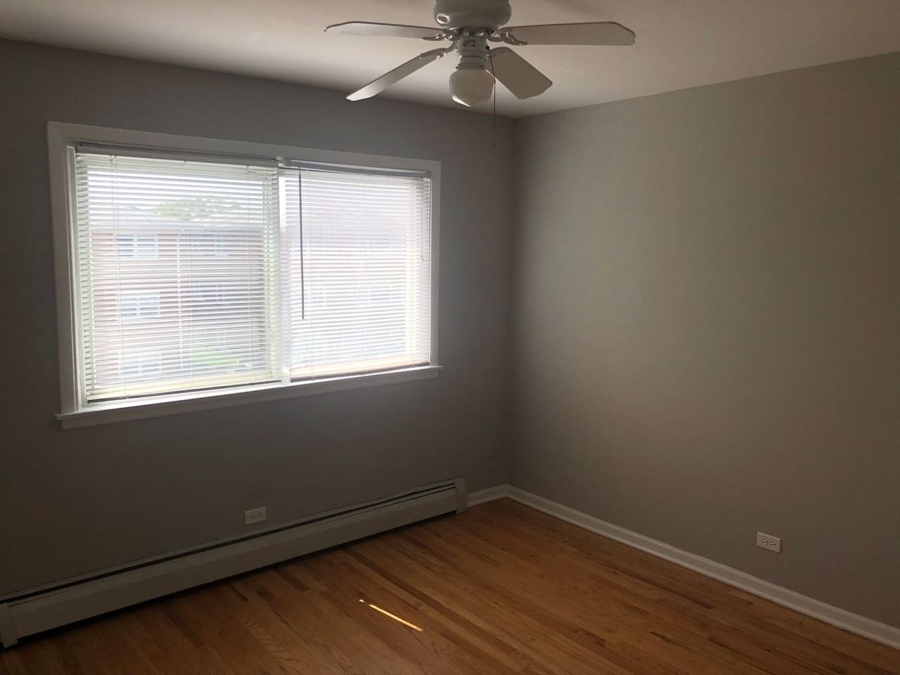 10121 Hartford Ct - Photo 3 of 7