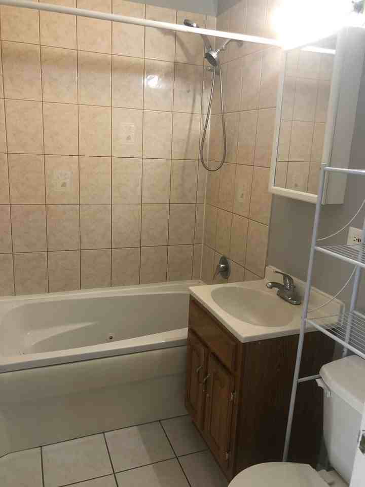 10121 Hartford Ct - Photo 4 of 7