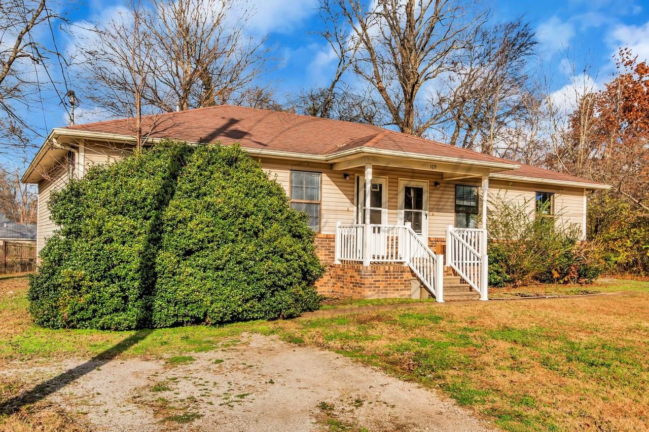 109 Cloverdale Dr #A - Photo 2 of 24