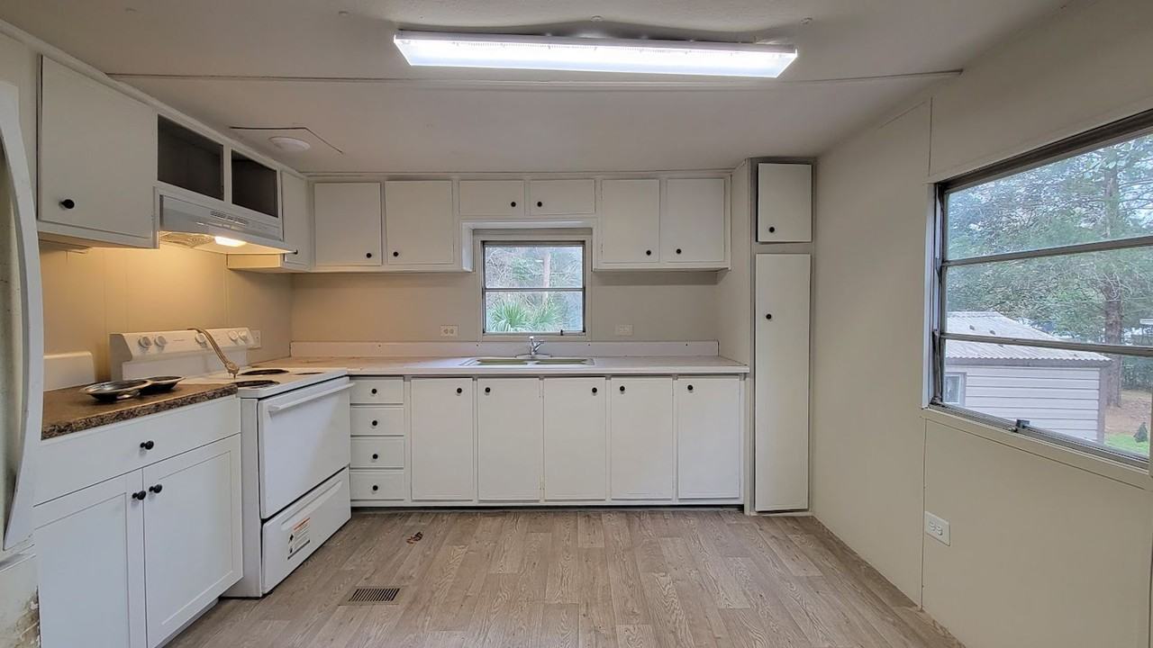 5325 Se 32nd Ct - Photo 4 of 12