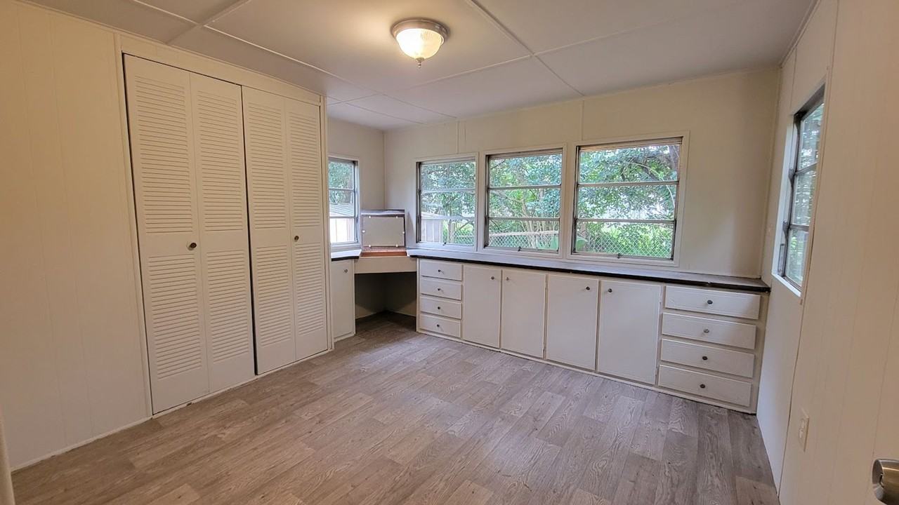 5325 Se 32nd Ct - Photo 7 of 12