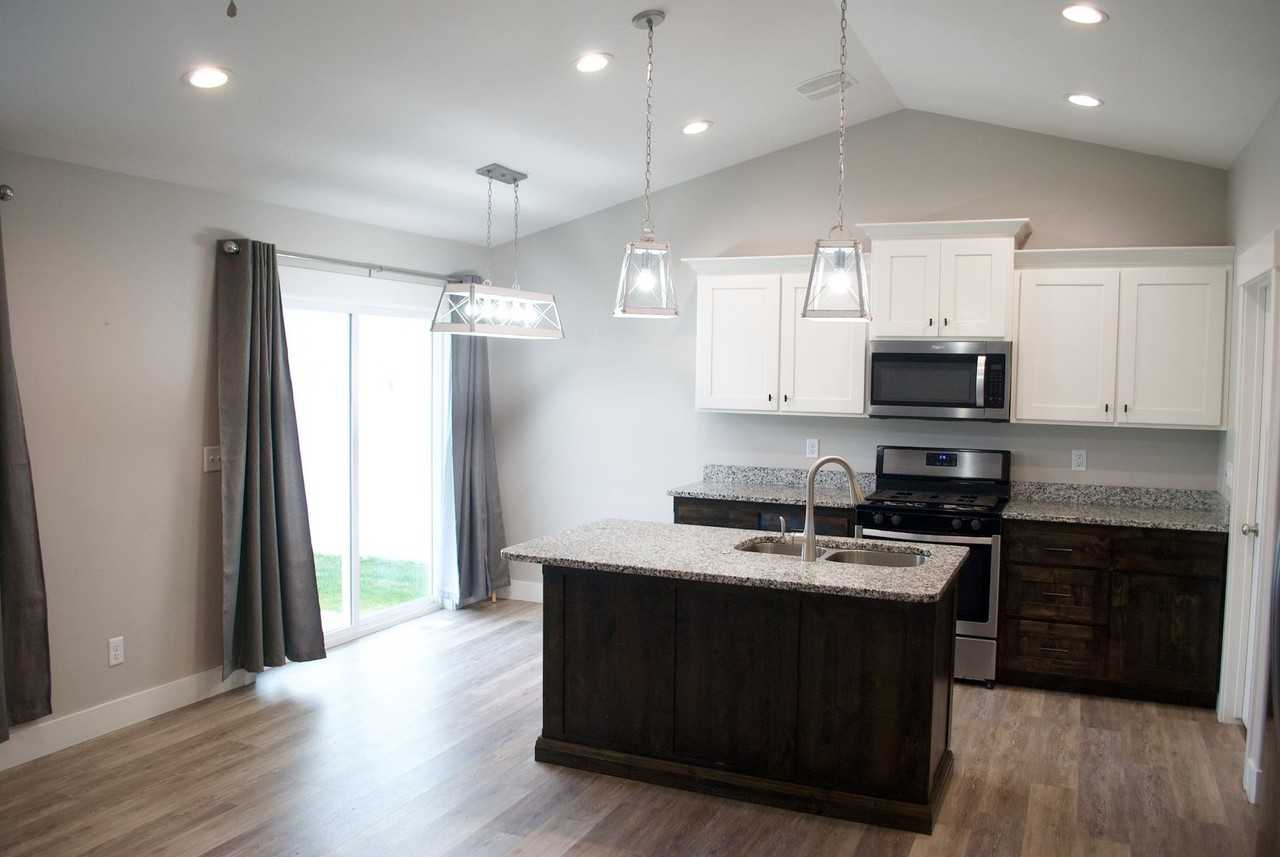 424 Franklin St - Photo 3 of 15