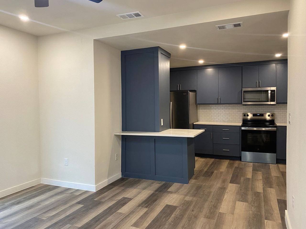 BEATRICE - Photo 2 of 38