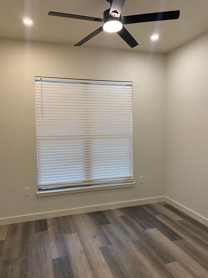 BEATRICE - Photo 6 of 38