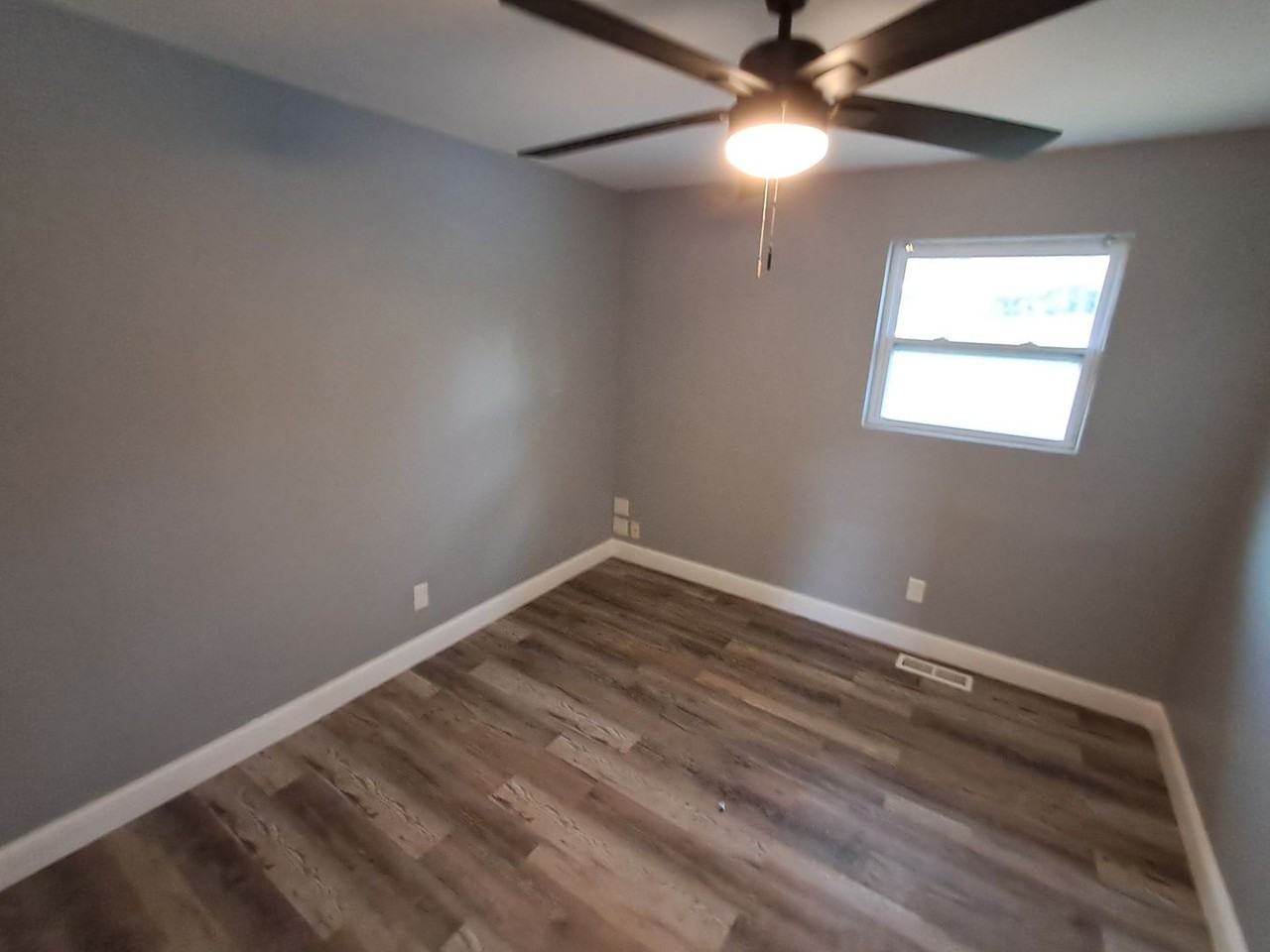 136 East Waymire Avenue - Photo 7 of 23