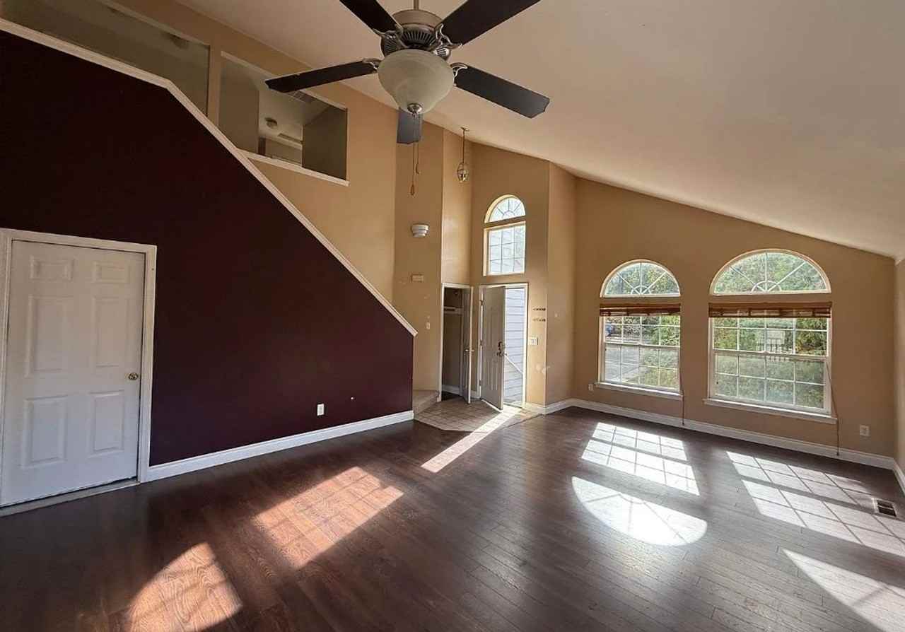 829 Blueberry Ln - Photo 4 of 26