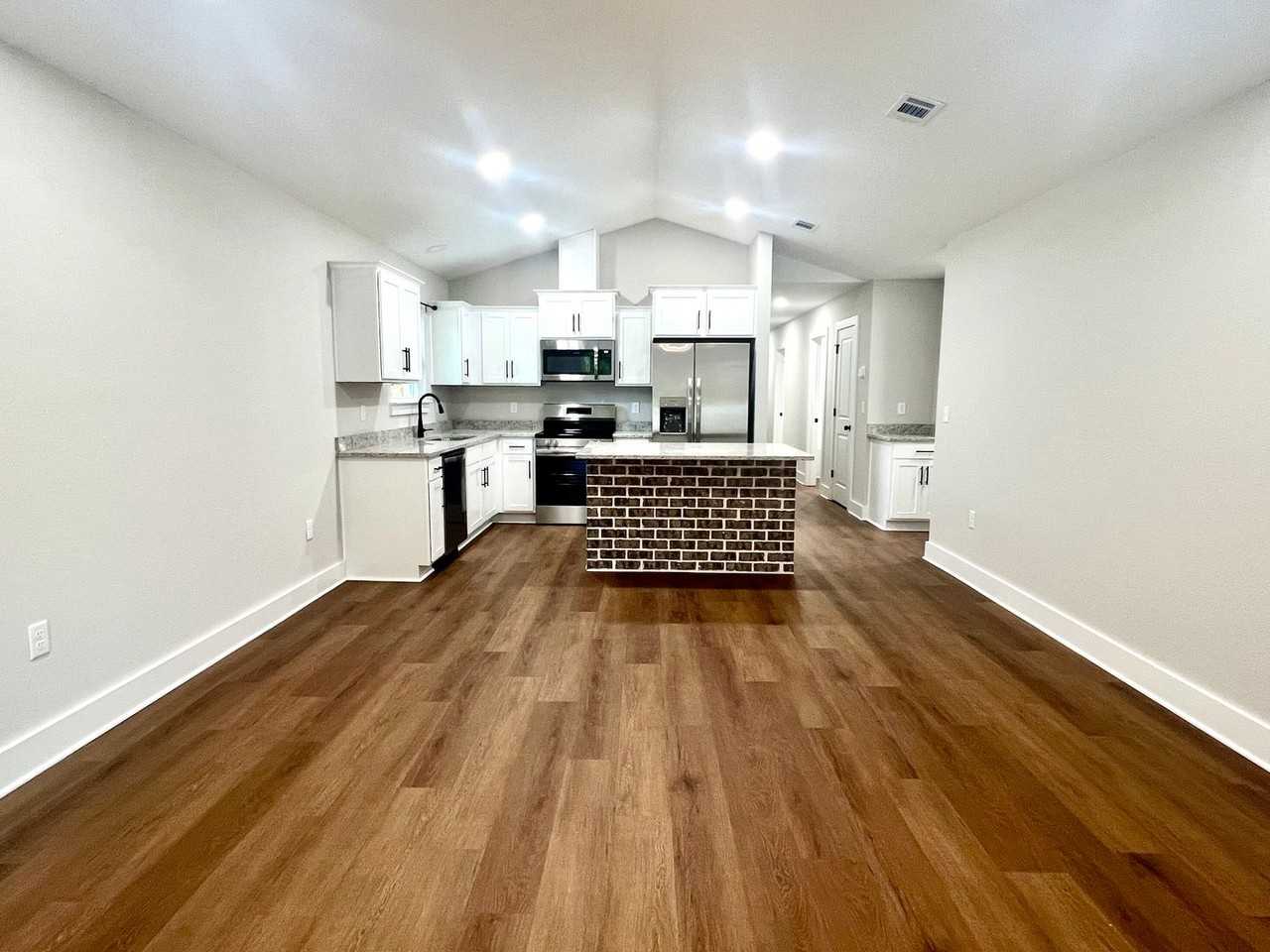 4417 Oak Ln - Photo 3 of 24