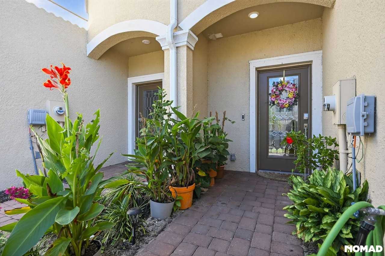 2926 Citrus St - Photo 2 of 50