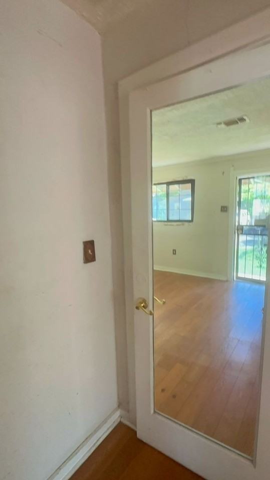 1004 Lanier Ave - Photo 2 of 9