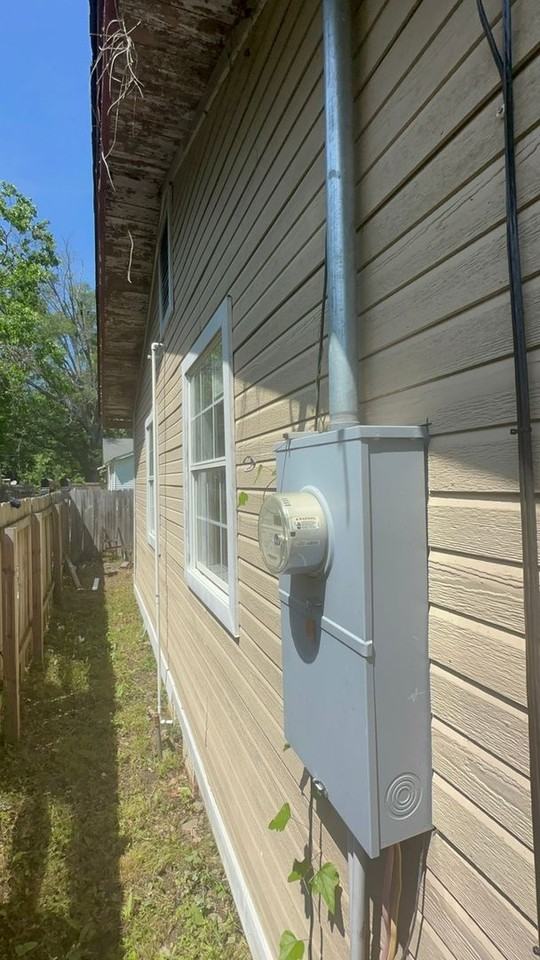 1004 Lanier Ave - Photo 3 of 9