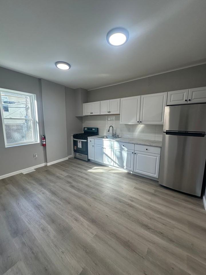 2716 Latona Street - Photo 4 of 11