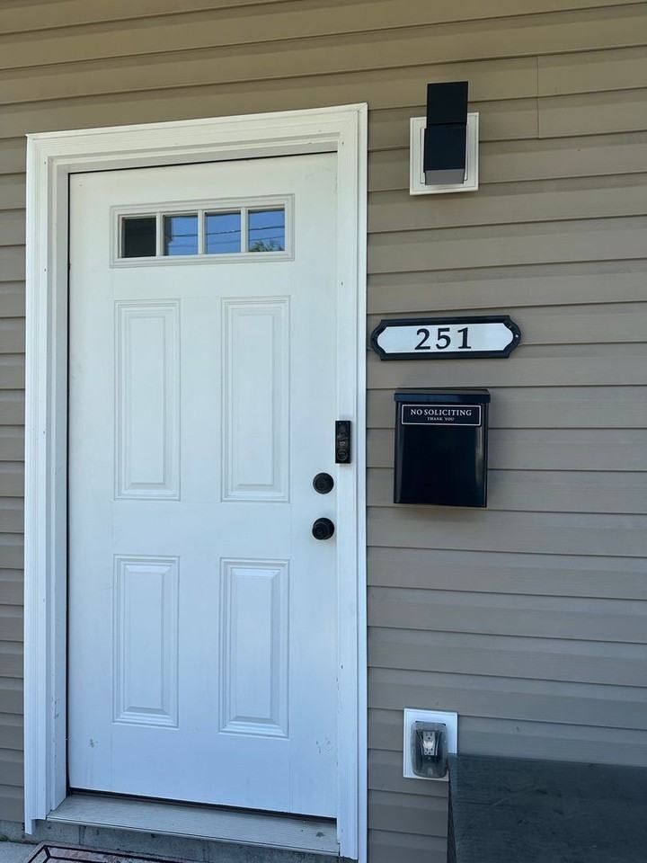 251 Chapel St - Photo 2 of 22