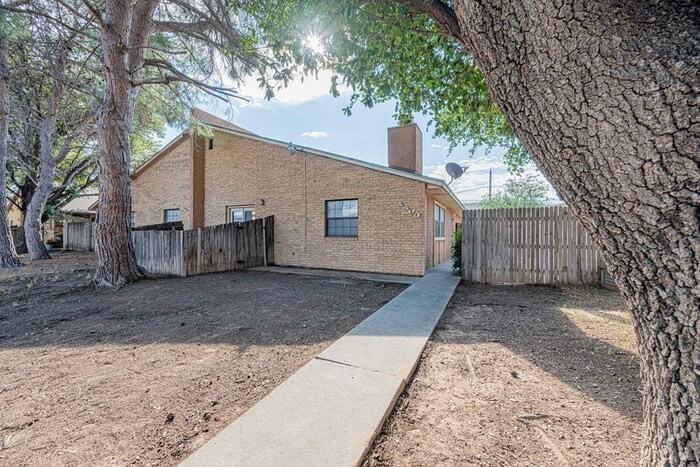 4503 Fairgate Dr - Photo 3 of 39
