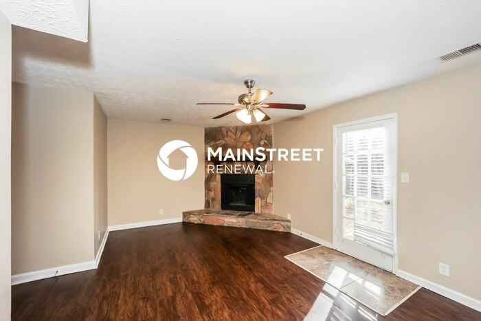 284 Independence Dr - Photo 2 of 19