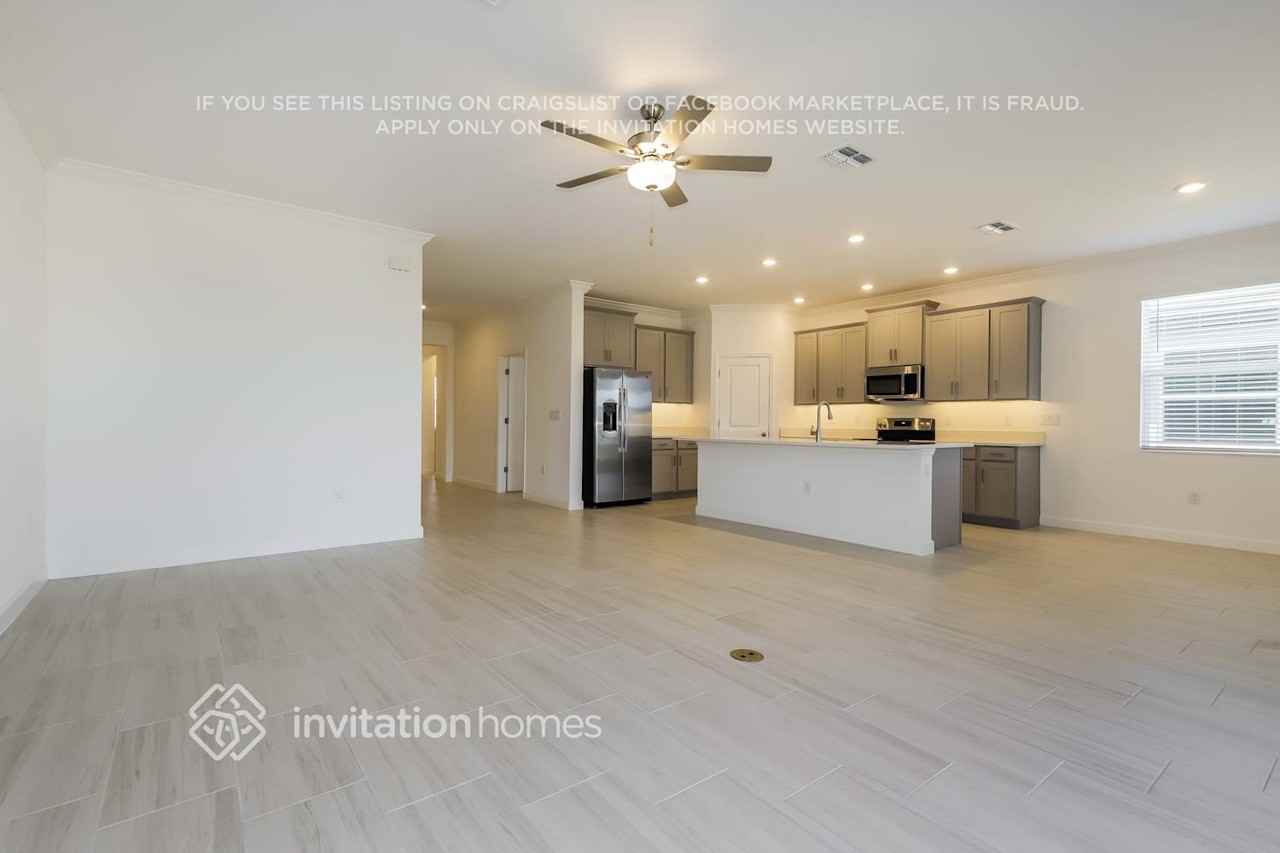 14235 20th St E - Photo 4 of 24