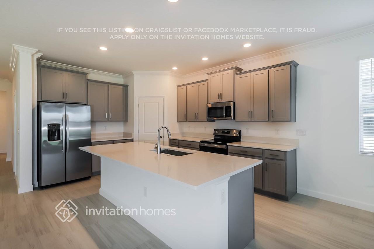 14235 20th St E - Photo 5 of 24