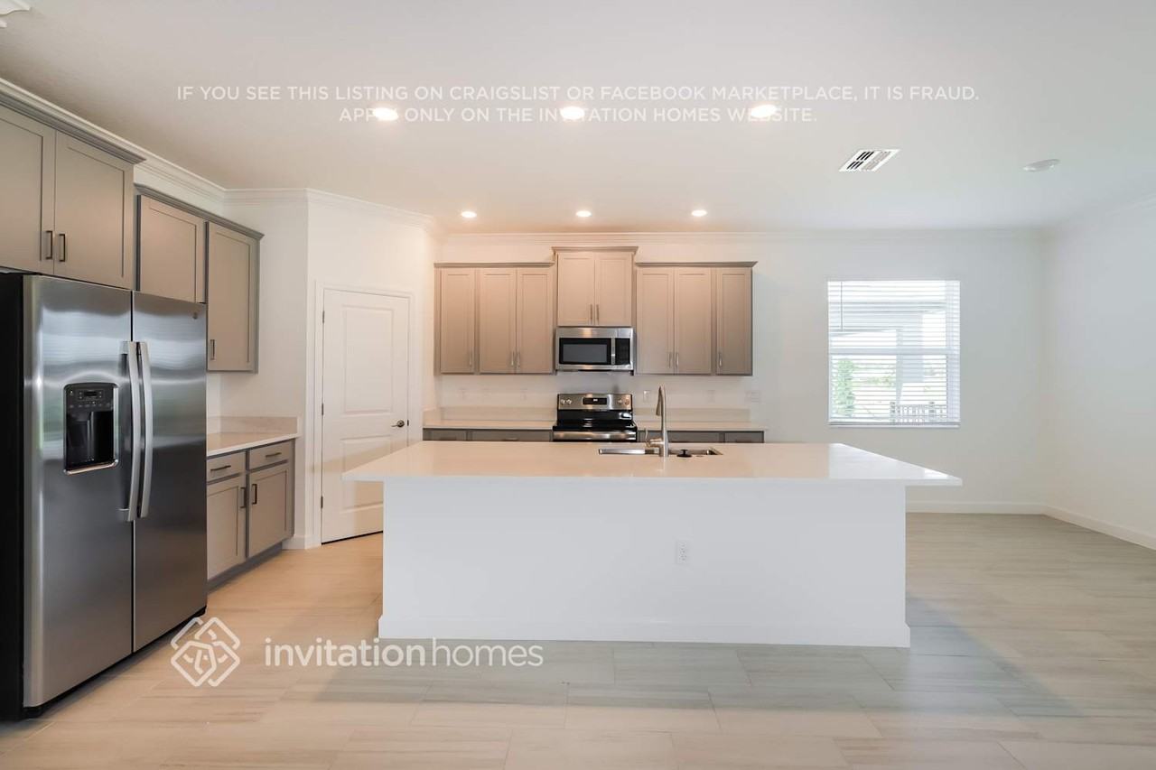 14235 20th St E - Photo 6 of 24